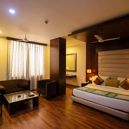 Cs Boutique Hotel Faridabad Exteriör bild