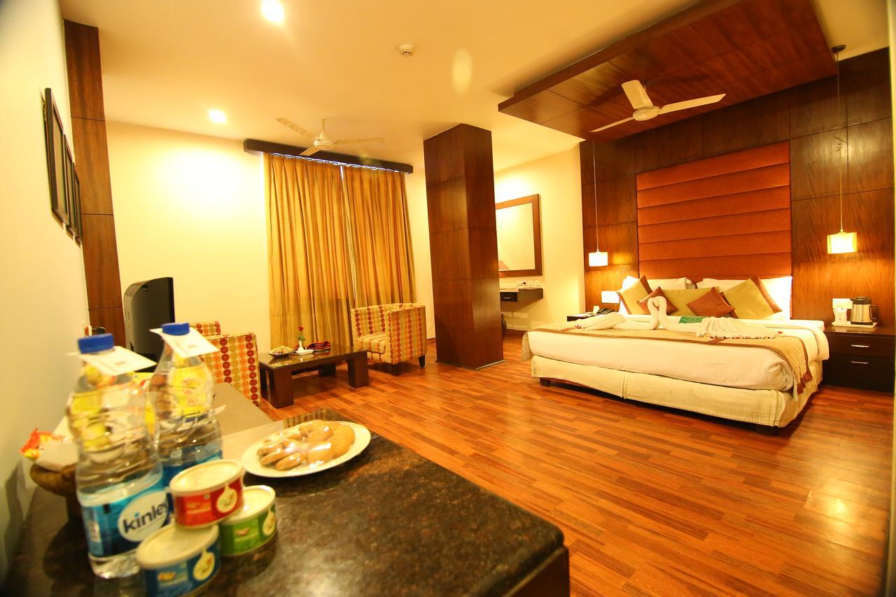 Cs Boutique Hotel Faridabad Exteriör bild