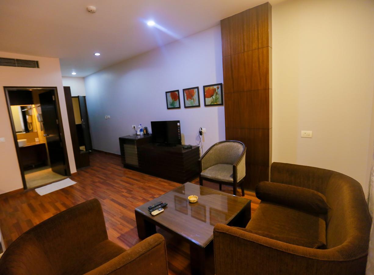Cs Boutique Hotel Faridabad Exteriör bild