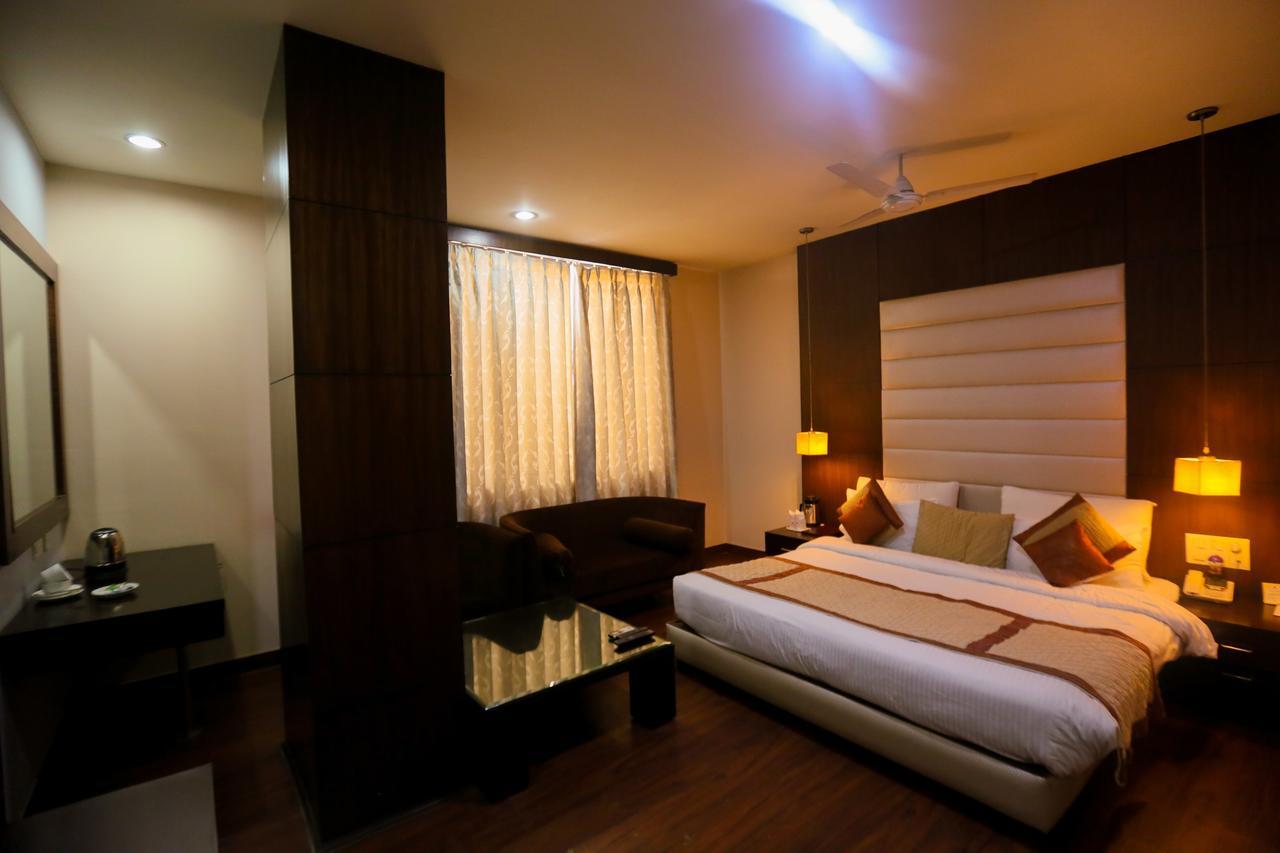 Cs Boutique Hotel Faridabad Exteriör bild