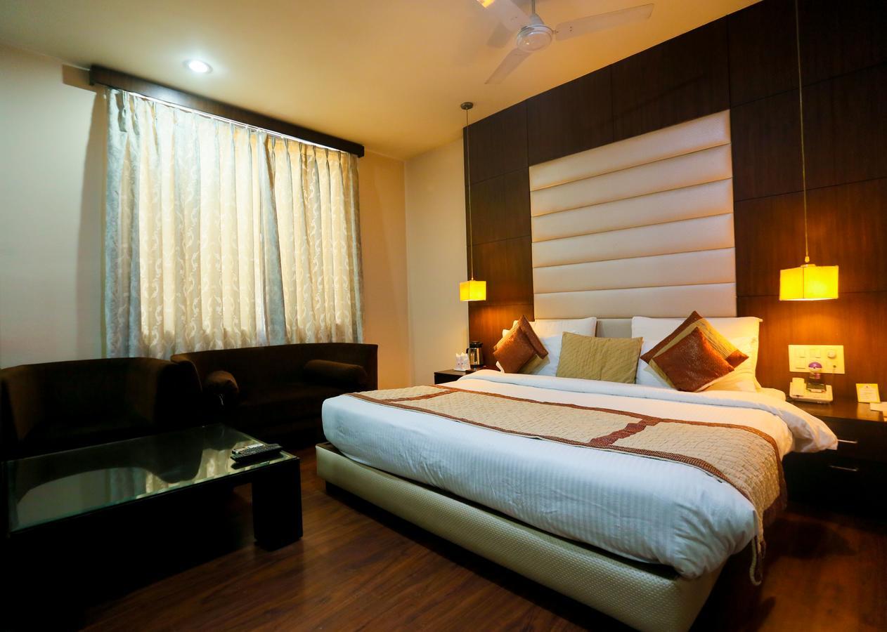 Cs Boutique Hotel Faridabad Exteriör bild