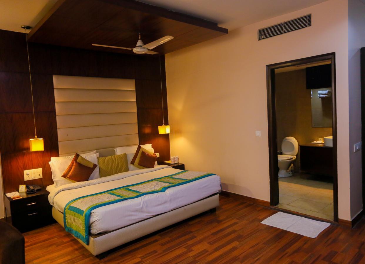 Cs Boutique Hotel Faridabad Exteriör bild