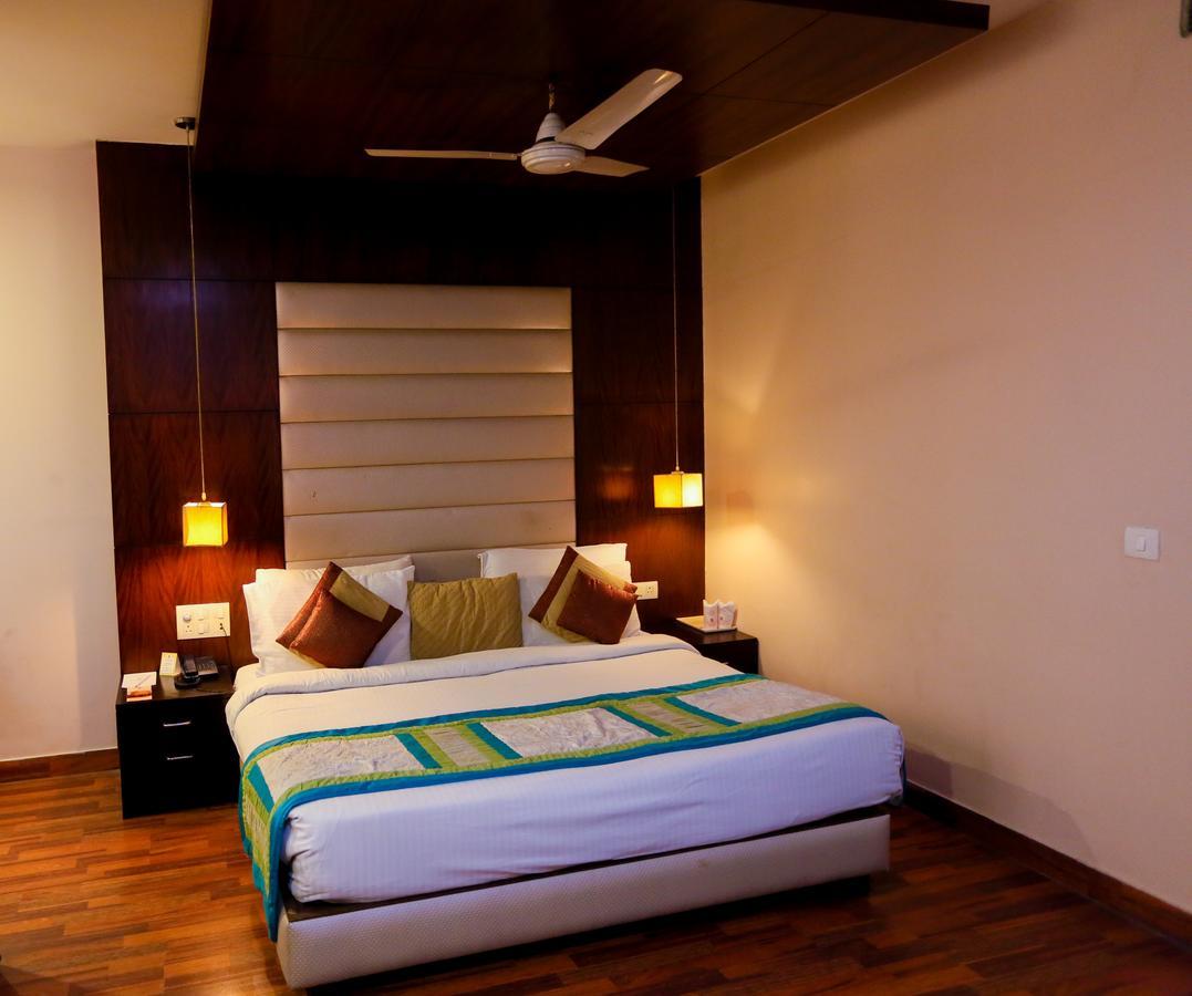 Cs Boutique Hotel Faridabad Exteriör bild