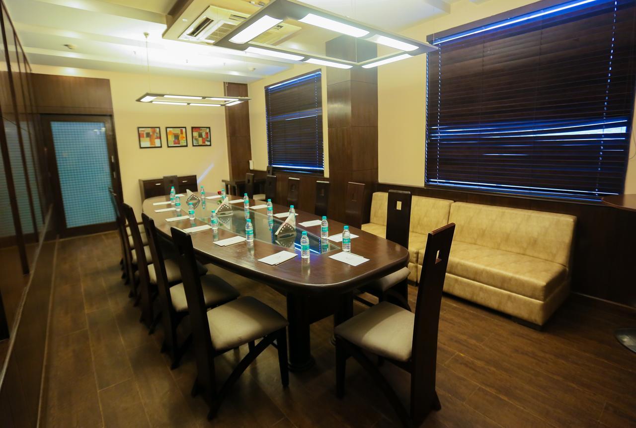 Cs Boutique Hotel Faridabad Exteriör bild
