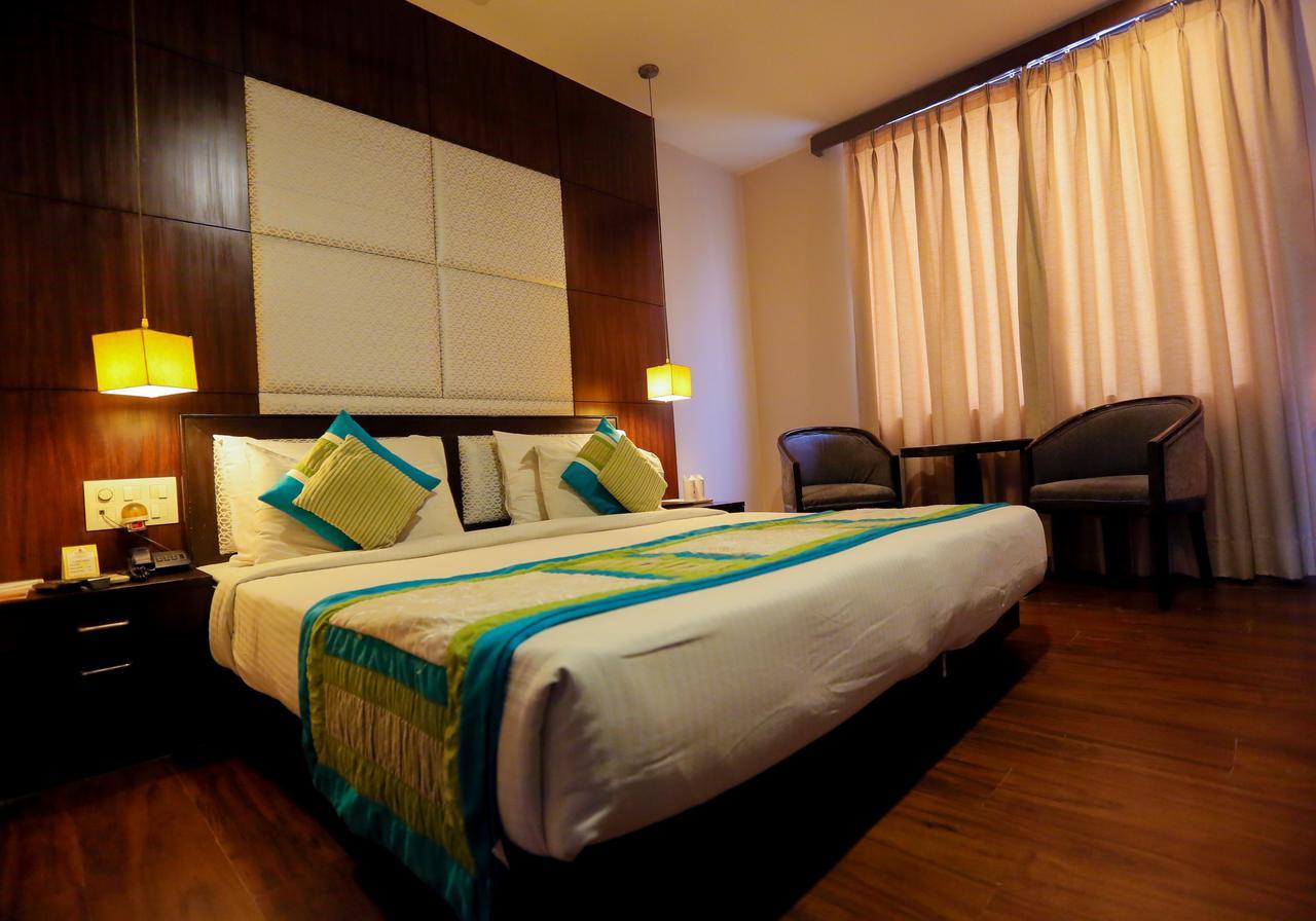 Cs Boutique Hotel Faridabad Exteriör bild