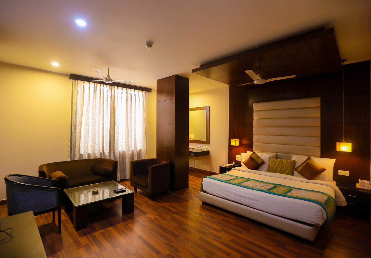 Cs Boutique Hotel Faridabad Exteriör bild