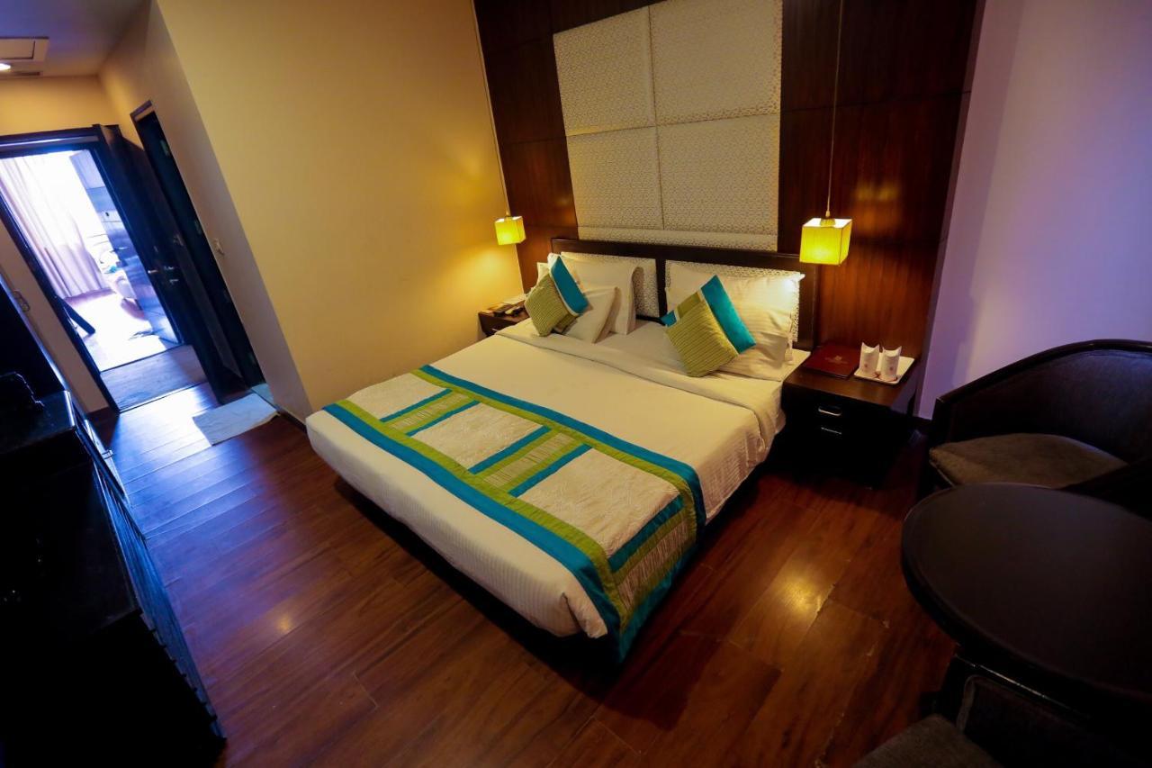 Cs Boutique Hotel Faridabad Exteriör bild